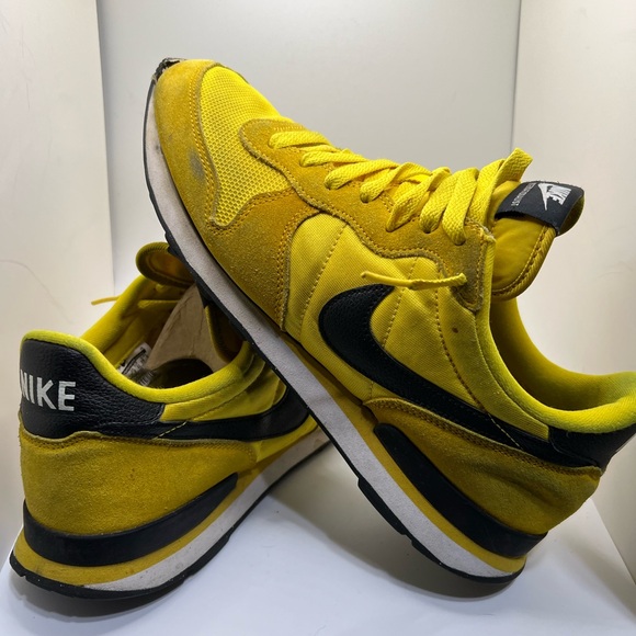 Nike Internationalist Yellow with Black - M8.5 - Picture 2 of 6